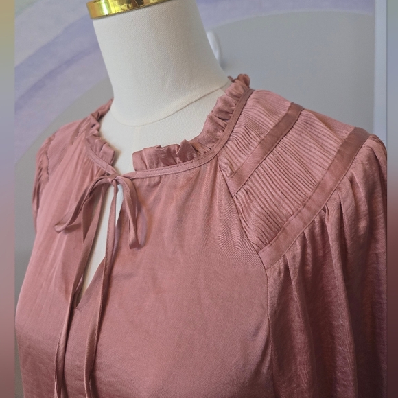 Philosophy Republic Collection | Medium | Rose Textured Key Hole Blouse - Picture 3 of 6